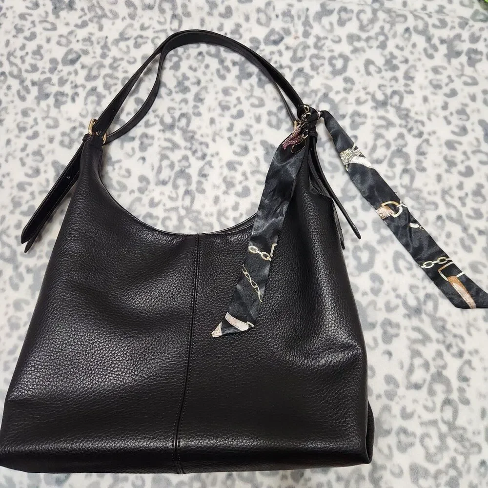 tote bags Size 15x10x5 Black Shoulder bag.   New